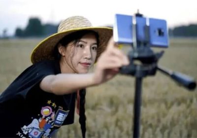 抖音网红麦小登个人资料简介，拖拉机女孩麦小登怎么火了