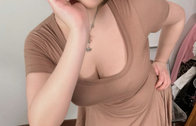 贝贝琪Becky的桃子水袋主题写照