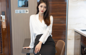 可乐Vicky个人简介图片，秀人模特中的佼佼者