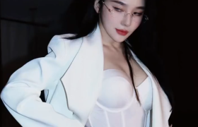君伊Eliya精美图片，御姐与甜美的双重特质