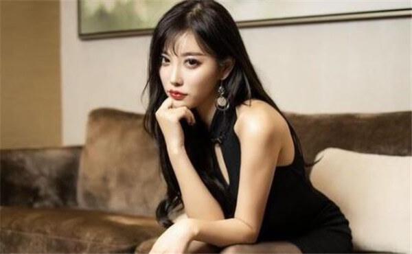 杨晨晨、顾欣欣、小甜心CC其实都是同一人，你知道吗-1