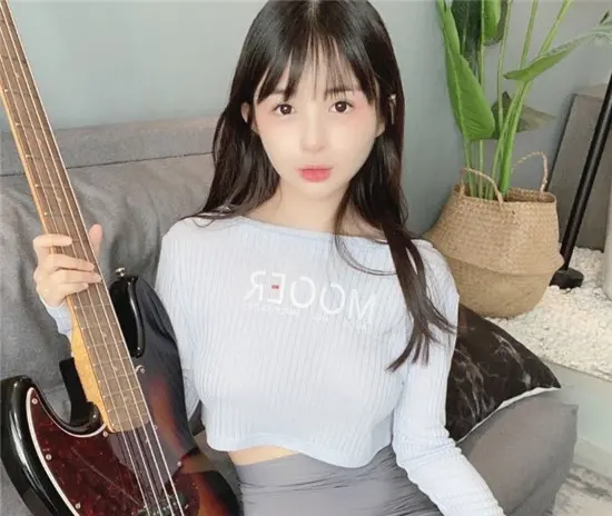 吉他妹妹是什么梗 为什么这么多COS去扮演她-1