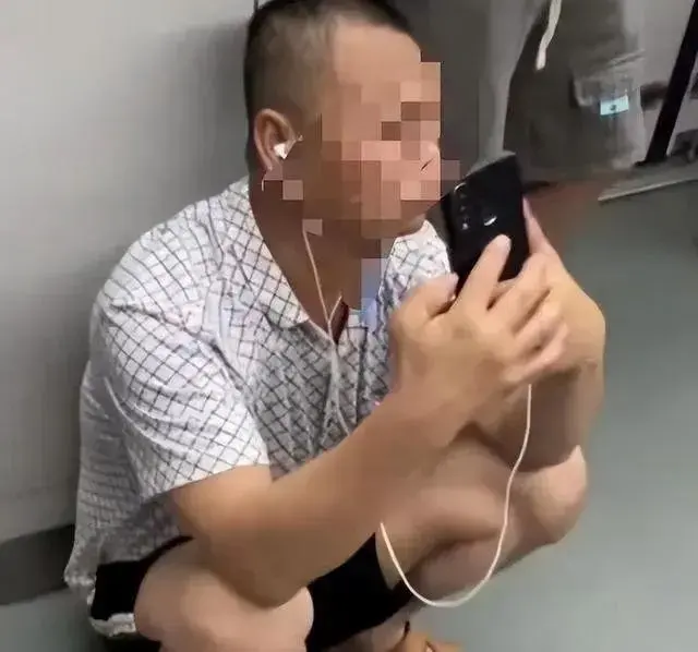 女生污蔑大叔偷拍事件 自证未偷拍仍遭曝光涉事女子道歉-2