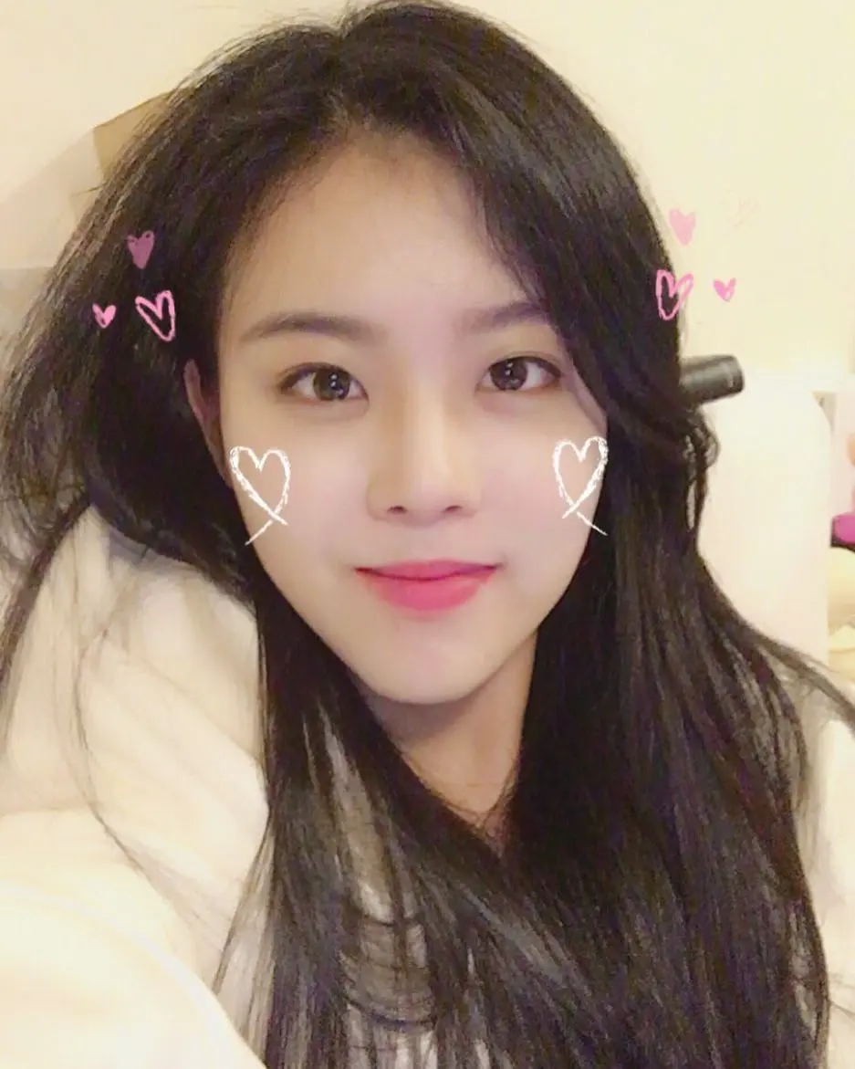 BLACKPINK的Rose朴彩英姐姐长得就像金智秀，粉丝们简直受不了-1