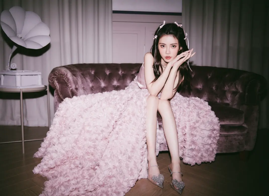 周淑怡入驻小红书，分享最新个人写真照片-2