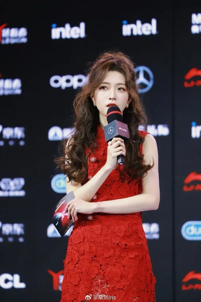 LOL女解说颜值排行榜：美貌与实力并存的电竞女神-1