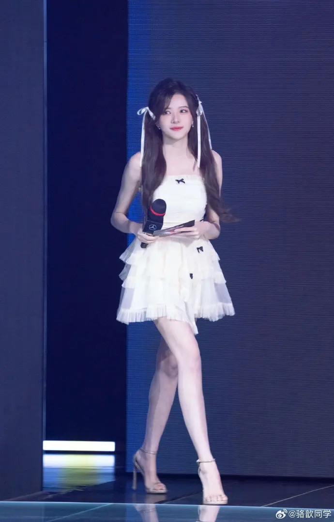 LOL女解说颜值排行榜：美貌与实力并存的电竞女神-7