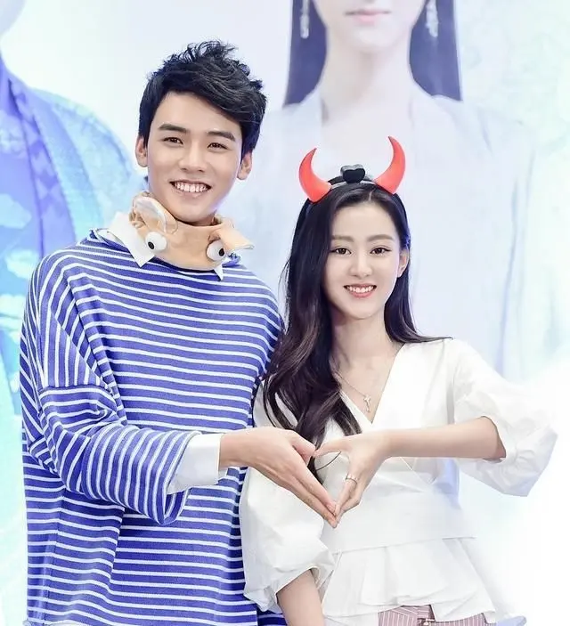 龚俊的女朋友是谁？盘点龚俊三任绯闻女友徐沐婵、郑湫泓、刘人语-4