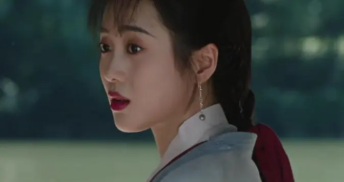 王梓薇与凤行只拍了一天半，有限的戏份演绎出少女的羞涩-1